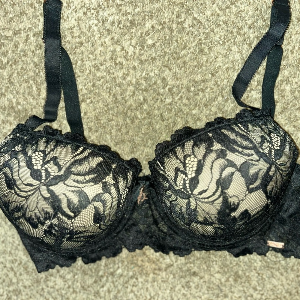 Rachel Roy black lace with nude under bra new without tags size 40D